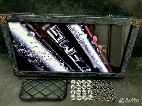 На память: Нарды под стеклом «Mercedes AMG»