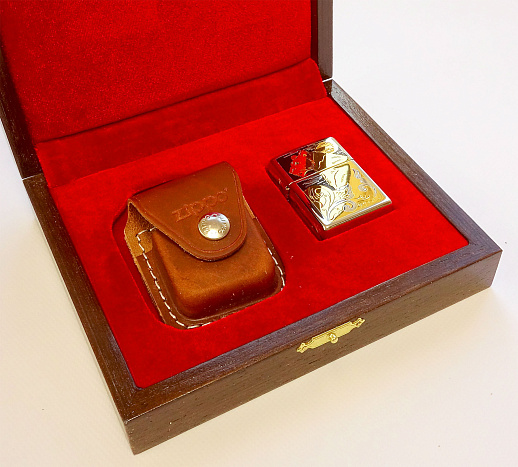 Сувенирная зажигалка Zippo "Вожак и стая" купить с доставкой Сувенирная зажигалка Zippo "Вожак и стая"