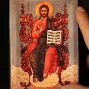 Подарочная икона Спасителя "Господь-Вседержитель на троне" — фотография 1