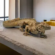 Подарочная скульптура из бронзы «Игуана» — фотография 1