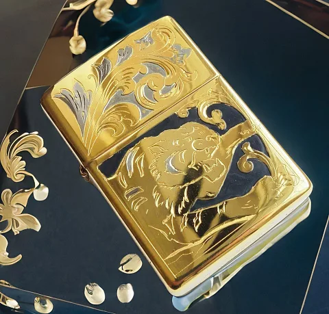 На память: Сувенирная зажигалка Zippo "Хищник"