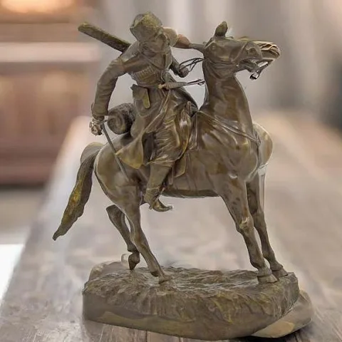 Композиция «Всадник» из бронзы — красивый подарок