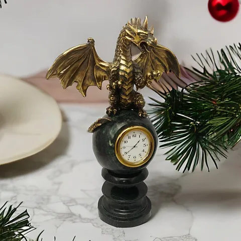 Часы с драконом на шаре — необычный подарок