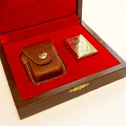 На память: Сувенирная зажигалка Zippo "Вожак" — фотография 3