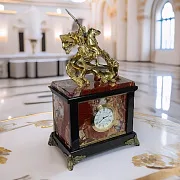 Ручная работа: Каминные часы «Георгий Победоносец» из яшмы и долерита — фотография 1