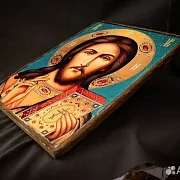 Икона деревянная "Христос Вседержитель" — оригинальный подарок — фотография 5