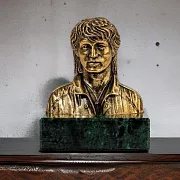 На память: Бюст «Цой В.Р.» из бронзы — фотография 1